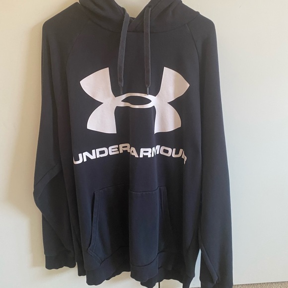 black under armour hoodie